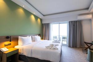 Superior Double Room with Sea View room in Messinian Bay