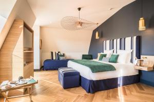 Hotels MADISON Saint Jean de Luz - Handwritten Collection : Chambre Lit King-Size Deluxe avec Lit Simple et Baignoire
