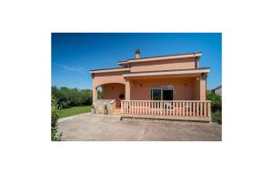 Awesome Home In Metkovic