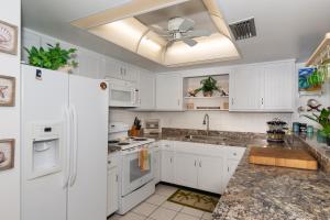 Sandpiper 305 by Ocean Properties