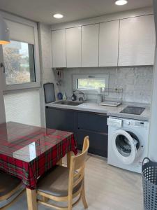 The house with beautiful natural winds and stone walls of Jeju