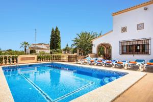 Villa Estiu by Villa Plus