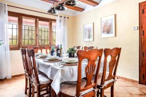 Villa Estiu by Villa Plus