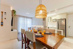 Apartamento alto padrão com piscina em Bombinhas