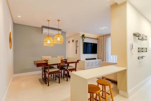 Apartamento alto padrão com piscina em Bombinhas