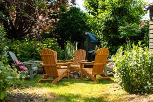 Large & Stylish-3Bed-Sleeps 6-By FabAccommodation