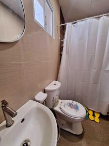 A2 2-Bedrooms Apartment 2 Queen Size Beds Transient House near Abreeza Mall, USEP Obrero, Victoria Plaza, SM Lanang and SPMC