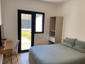 Villas Maison moderne plain-pied 3 chambres jardin preau : photos des chambres