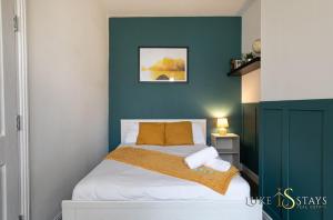 Luke Stays - Whitehall Road