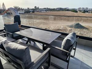 2 Bedroom Brand New Apartment Mc Kenzie 2 minute to the Mc Kenzie Beach