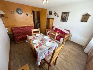 Studio cabine Les Saisies pour 5, centre station - FR-1-594-109