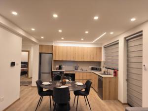 2 Bedroom Brand New Apartment Mc Kenzie 2 minute to the Mc Kenzie Beach