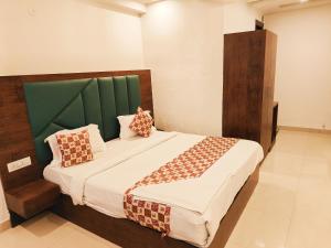 Hotel Grand Loft plaza Near IGI Airport