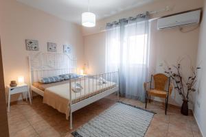 Relaxing family house with garden in Avra, Rafina