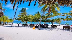 Tropical Studio with 3 Pools and AC