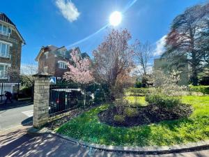 Appartements Le Saint-Cloud 155 m2 Located 15 Minutes from Paris : photos des chambres