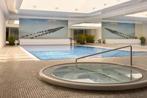Waterlane Riverside SPA, Pool & Gym by Downtown Apartments