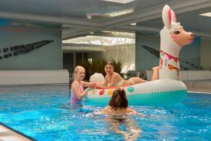 Waterlane Riverside SPA, Pool & Gym by Downtown Apartments