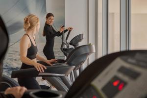 Waterlane Island - Riverview Pool, SPA, Gym & Parking by Downtown Apartments
