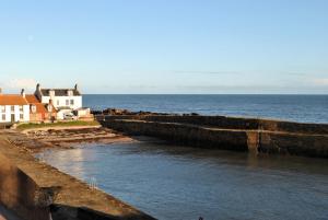 54 On the Rocks- characterful coastal cottage
