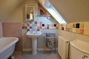 54 On the Rocks- characterful coastal cottage