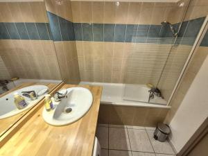 Appartements Beau T3 lumineux avec terrasse et parking prive : photos des chambres