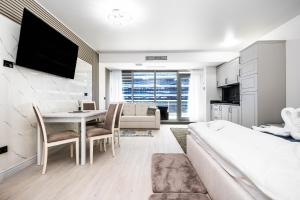 Studio Bora Bora White Titanic