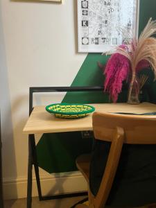 Ensuite Victorian Double, excellent transport links