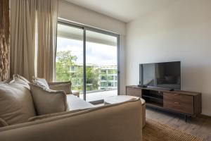 Poolside Palms at TL B305