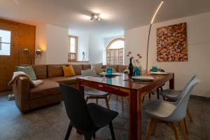 Moderne helle Ferienwohnung 1-6 Pers - Chasa32 in Guarda