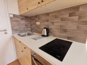 New petite studio in bohemian suburb