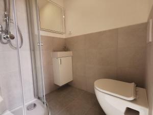 New petite studio in bohemian suburb