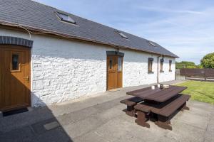 The Old Cow Barn - A barn sleeping 8 guests close to Pendine and Laugharne