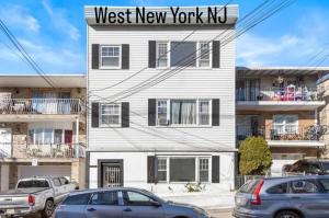 Modern Apartment 3BR 1BD West New York 15 minutes to NYC