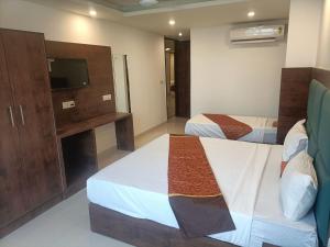 Hotel Hight Tej plaza Near IGI Airport Delhi
