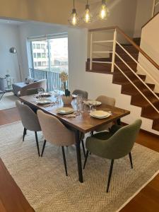 Spacious And Central Duplex Apt With Parking