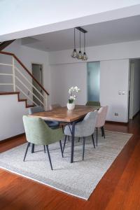 Spacious And Central Duplex Apt With Parking