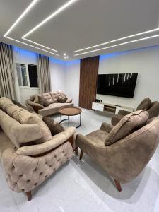 Comfy 2 bedrooms apartment in Cairo Sheraton, Airport