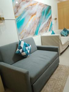 101-2Br-1bed quenn-1single-1-pullout 2 sofa 2-cr pool view with balcony