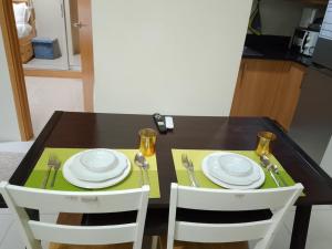 101-2Br-1bed quenn-1single-1-pullout 2 sofa 2-cr pool view with balcony