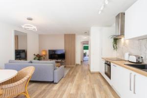 86m- Spacious 3 room apartment with large terrace