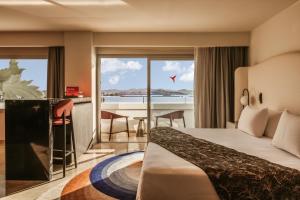 Suite Anything Can Happen - Entrance to Ushuaia Club Included room in Ushuaia Ibiza Beach Hotel - Adults Only