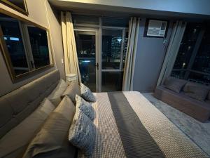 Studio-Type Staycation in Manhattan Heights, Cubao