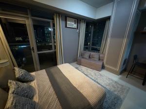 Studio-Type Staycation in Manhattan Heights, Cubao