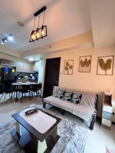 Bayview near CCP, PICC, Airport, MOA, Okada at Radiance