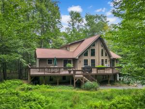 Summer Escape by Lake with Hot Tub & Sauna!