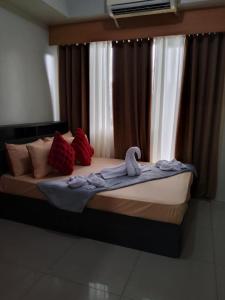 349-1br 1bed quenn 1sofa bed 2extra mattress moa view with balcony