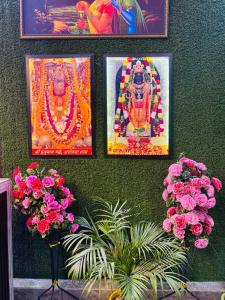 Shri Radhe Radhe Guest House In-front of Ram Janam Bhumi Main Gate Fully ACRooms