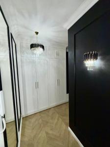 Just Unique black