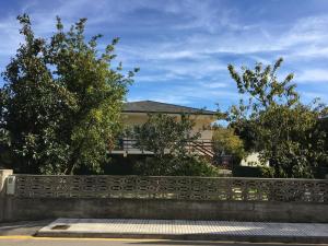 Chalet de dos plantas independientes con aparcamiento y jardin privado